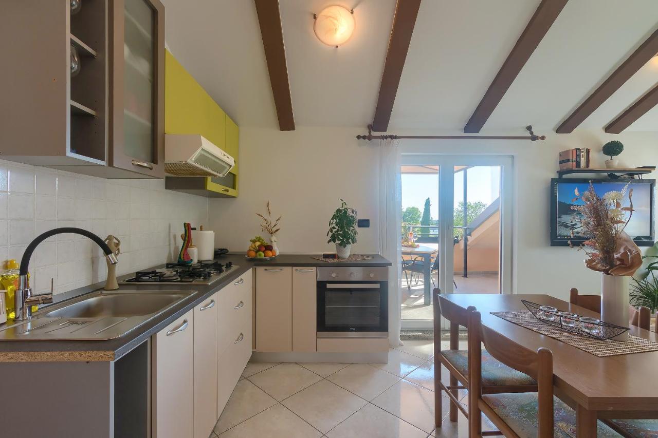 Apartments Ari And Bonnie - Cozy With Roof Terrace Pula Exterior photo